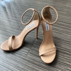 Nude/Tan Heels